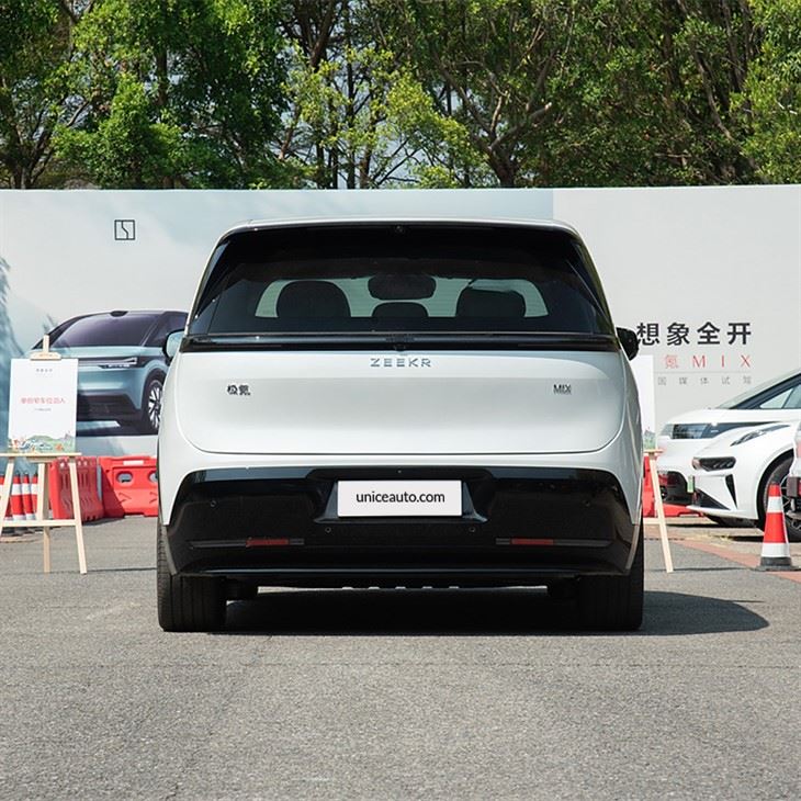 Zeekr Mix MPV with 3 sliding doors